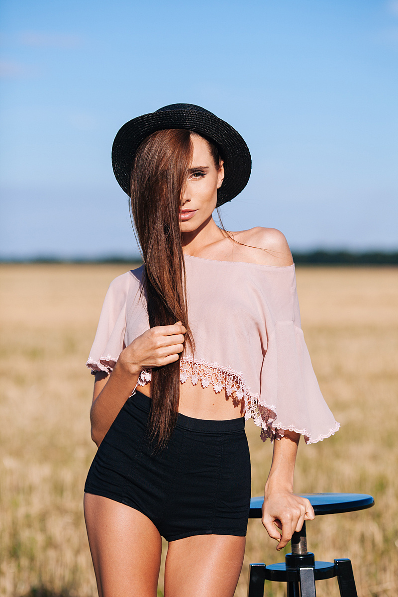 Natalie. Meadow. Портретний та весільний фотограф Надія Онода