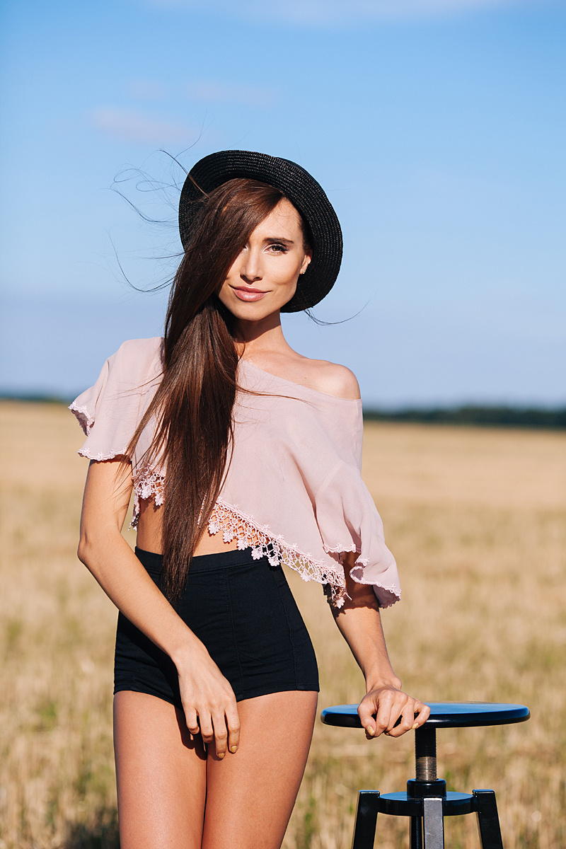 Natalie. Meadow. Портретний та весільний фотограф Надія Онода