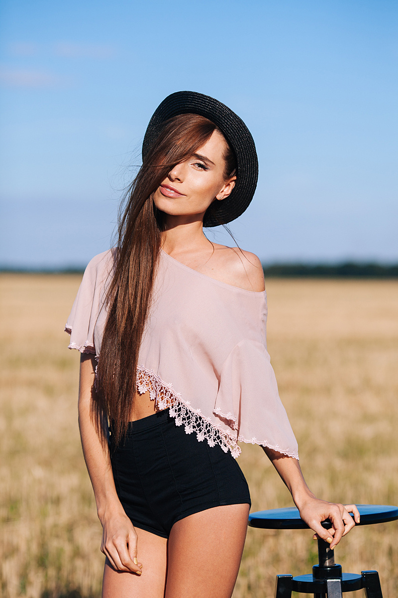 Natalie. Meadow. Портретний та весільний фотограф Надія Онода