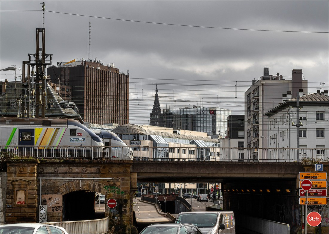 Strasbourg. Urbanisme. Entrelacement de fils, trains, bâtiments, voitu. Photographe à Strasbourg | Portraits, Studio, Enfants, Événements