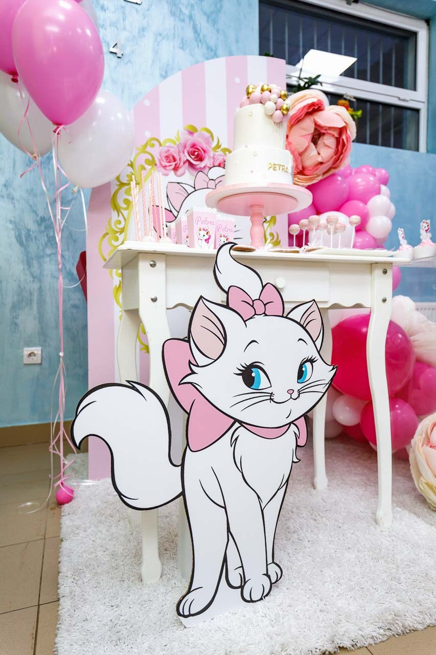 Šarena i vesela proslava uz tematske detalje za devojčice.