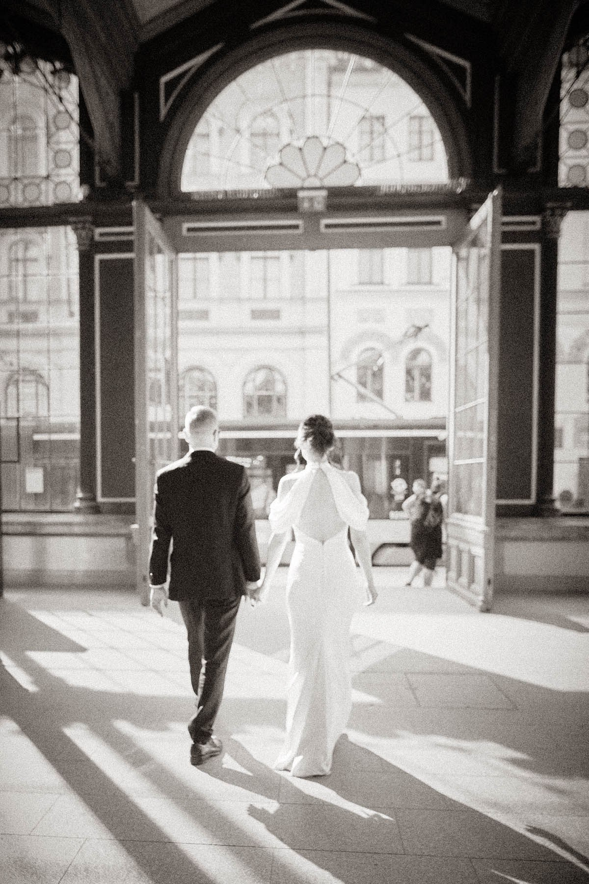 Bride and groom sharing a final quiet moment before returning to their wedding celebration in Prague 