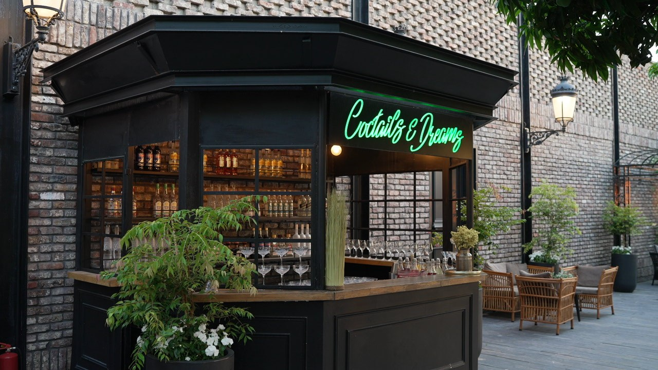 VIA / BASICO. Wedding and events photographers Studio Shalom