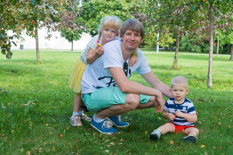 Family photoshoot in the nature, Slovenia. Wedding and Family Photographer in Slovenia
