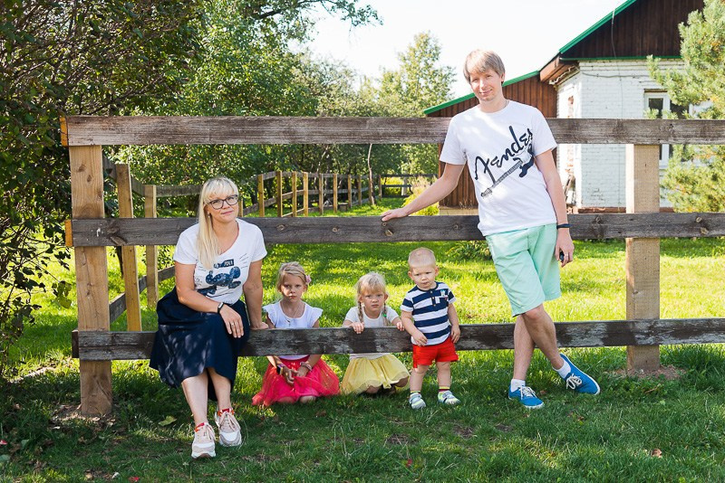 Family photoshoot in the nature, Slovenia. Wedding and Family Photographer in Slovenia