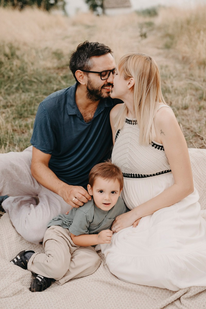 Dijana, Relja i Teo / porodicno fotografisanje napolju. Deciji i porodicni fotograf u Beogradu Oksana Skendzic