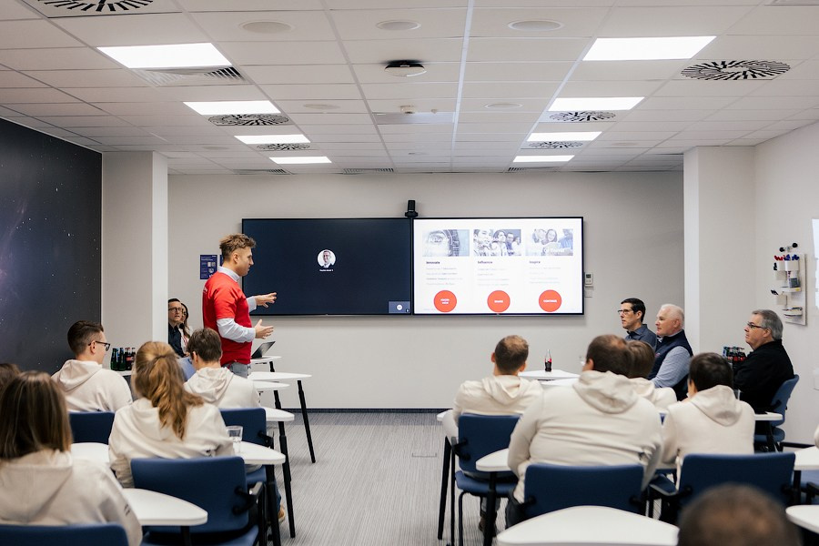 Korporacja Sabrę. Reportaż. Fotograf w Krakowie i Europie