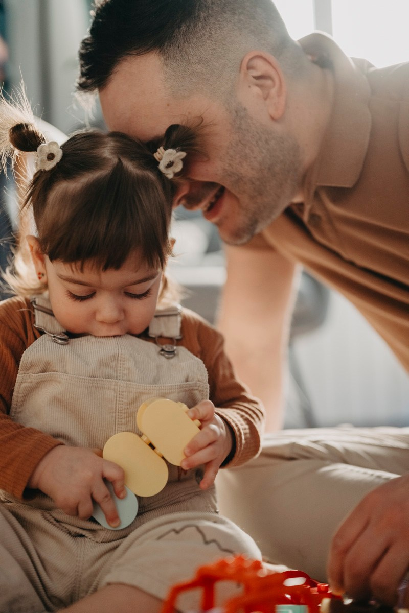 Natasa, Ema i Lazar — porodicno fotografisanje kod kuce. Deciji i porodicni fotograf u Beogradu Oksana Skendzic