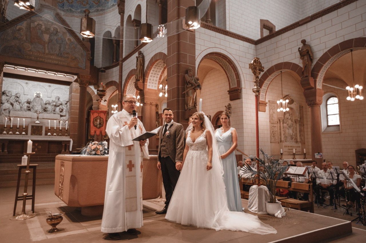 Kirchliche Hochzeit Rheinterrassen Karlsruhe – Noelia & Timo | Hochzeitsfotograf & Videograf