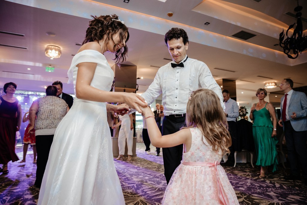 Isil si Radu by Fotograf nunta Iasi — Eduard Schiopu