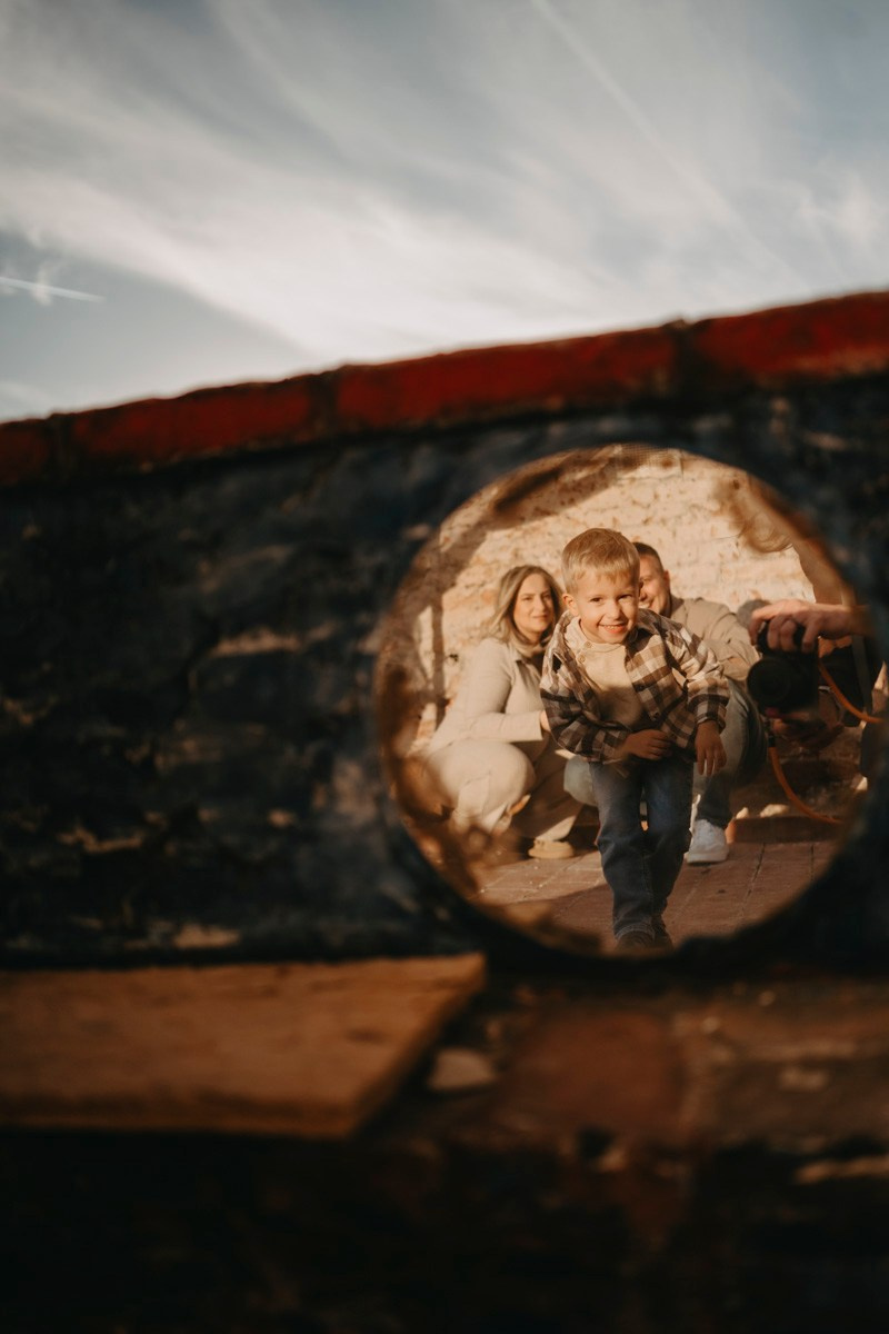 Zlata, Nemanja i Aleksej — porodicno fotografisanje napolju. Deciji i porodicni fotograf u Beogradu Oksana Skendzic