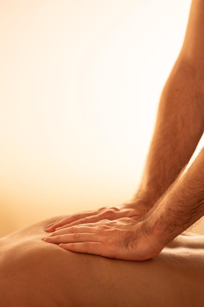 Rückenmassage Köln – Verspannungen lösen & Entspannung. Wellnessmassage & Massage Köln – Entspannung, Rückenmassage & Aromaölmassage