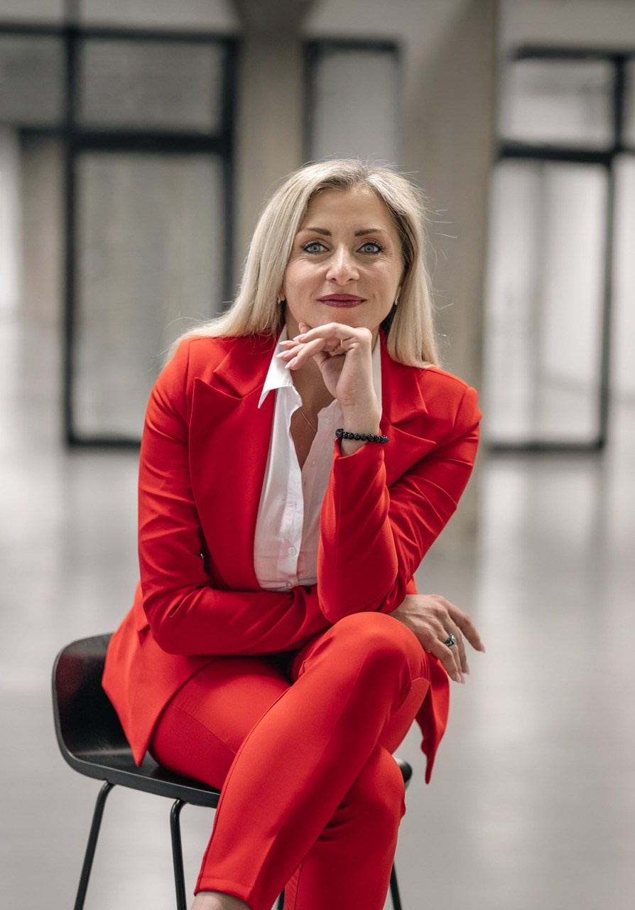 Portrétní fotografka Praha. Dana Lišková — Empathetic Photographer | Introspective Artist |Neurodivergent Coach | Founder of Artepy.cz