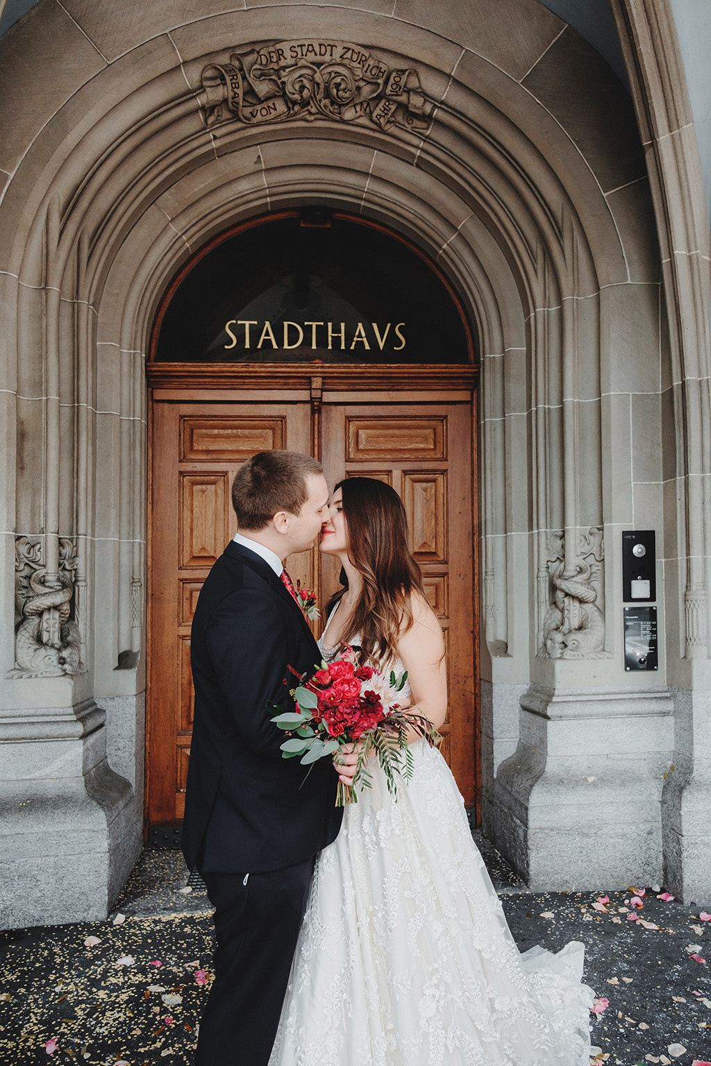 ANASTASIA + DMITRY | CIVIL WEDDING, ZÜRICH STADTHAUS | RECHBERG GARDEN. HOME