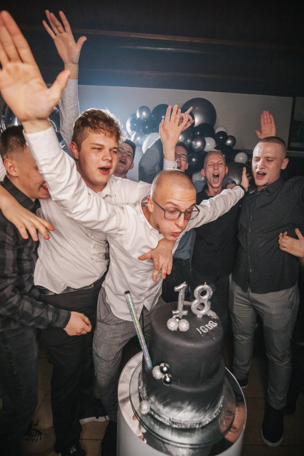 FOTOGRAFISANJE PUNOLETSTVA. Fotografi iz Backog Petrovca David i Andrea Stojanovic