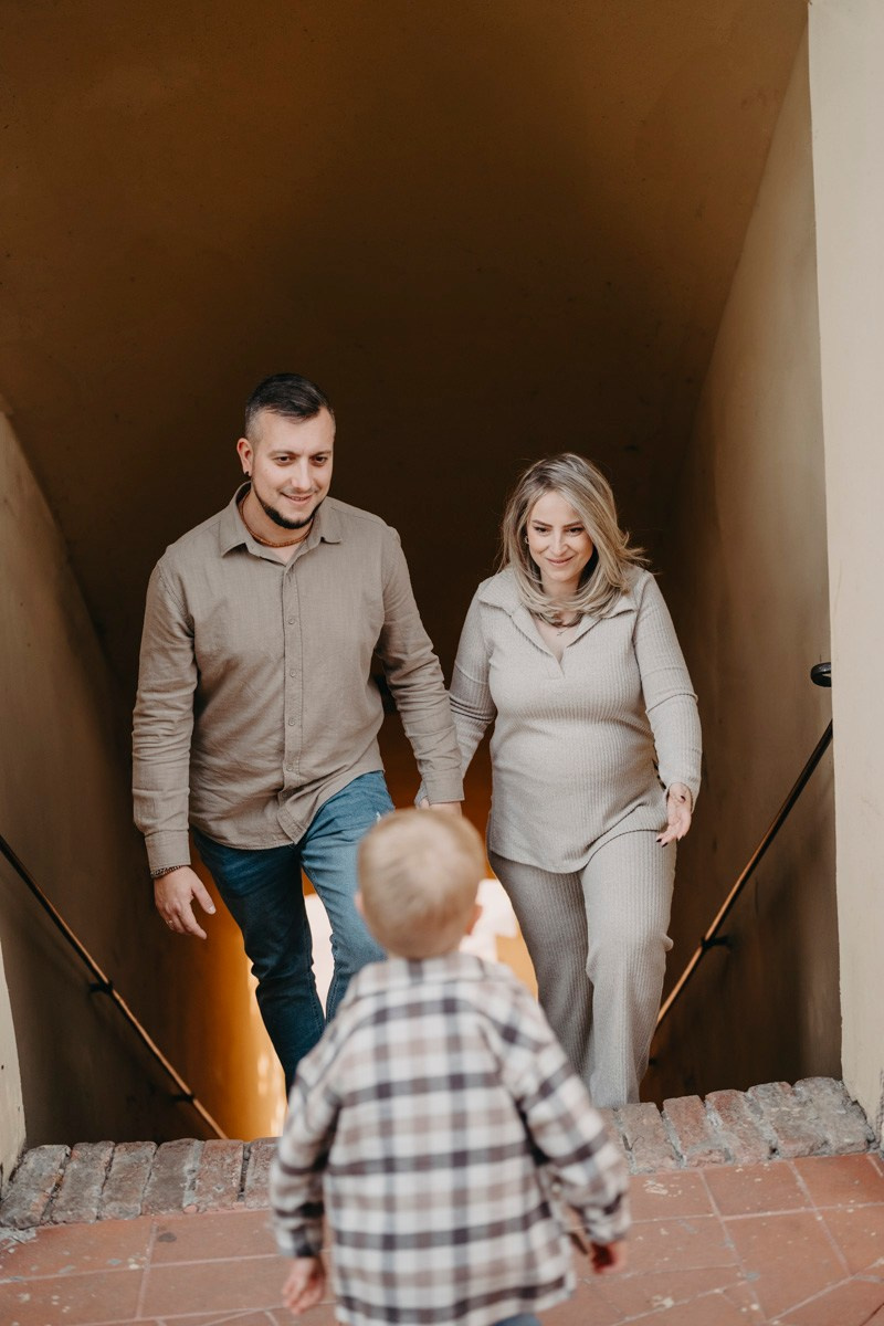 Zlata, Nemanja i Aleksej — porodicno fotografisanje napolju. Deciji i porodicni fotograf u Beogradu Oksana Skendzic