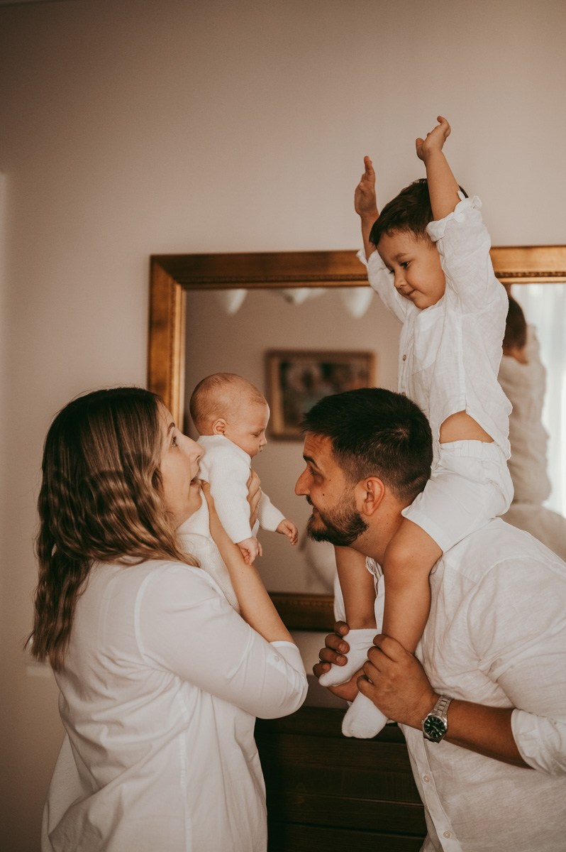 Nina, Filip, Viktor i Igor / porodicno fotografisanje. Deciji i porodicni fotograf u Beogradu Oksana Skendzic