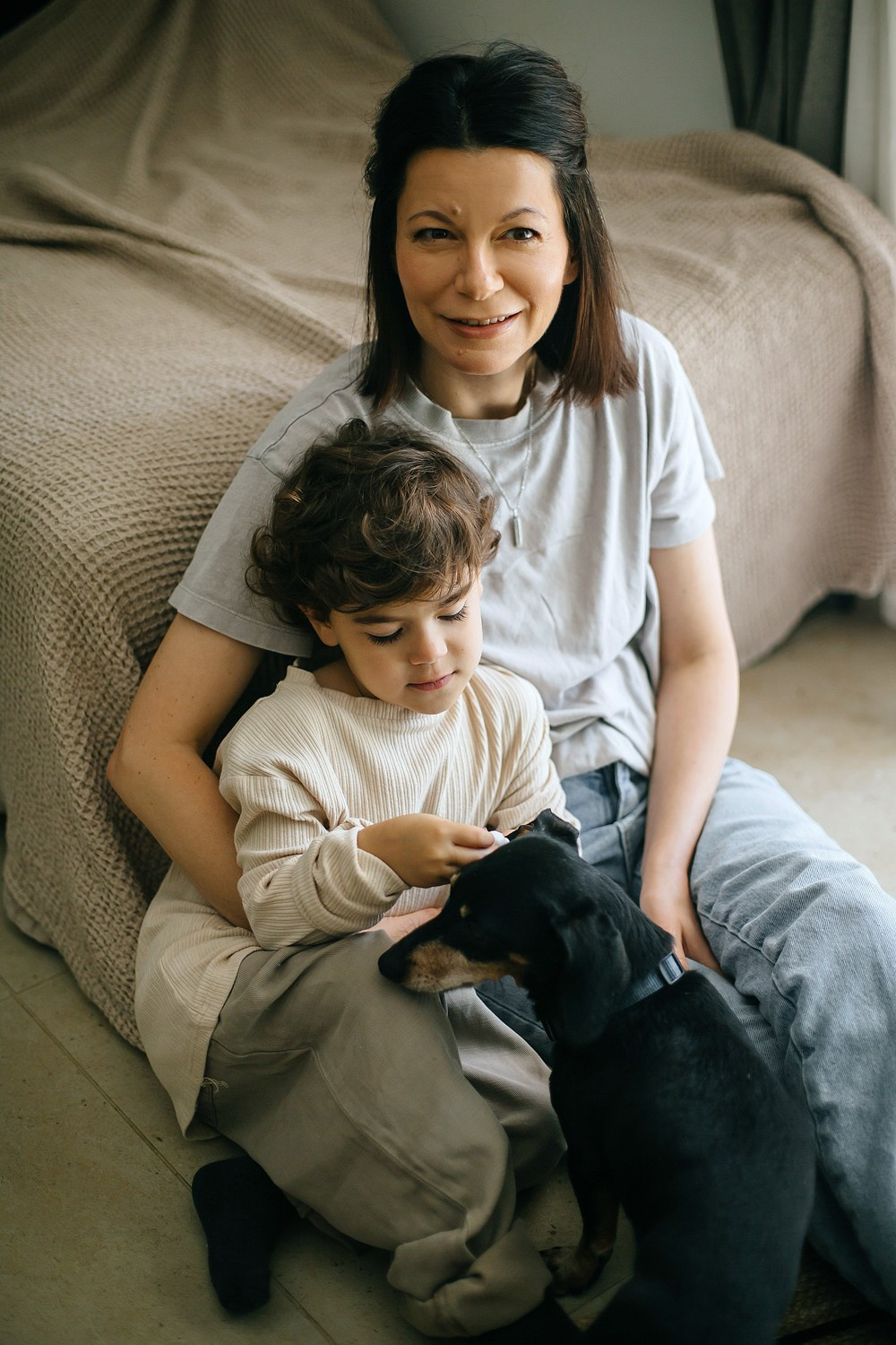 Mom&daughter at home. Family photographer in Israel