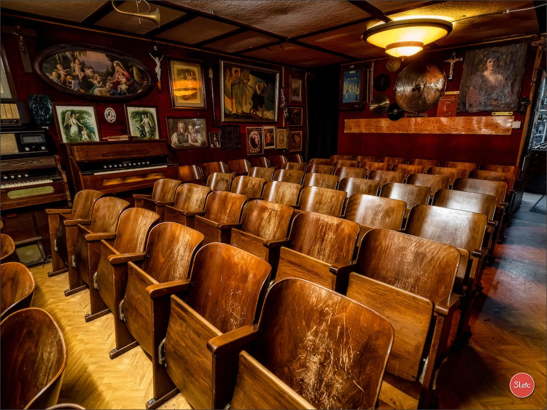 Удивительное место - частный музей старинного хлама - Fahrzeugmuseum. Photographe à Strasbourg | Portraits, Studio, Enfants, Événements