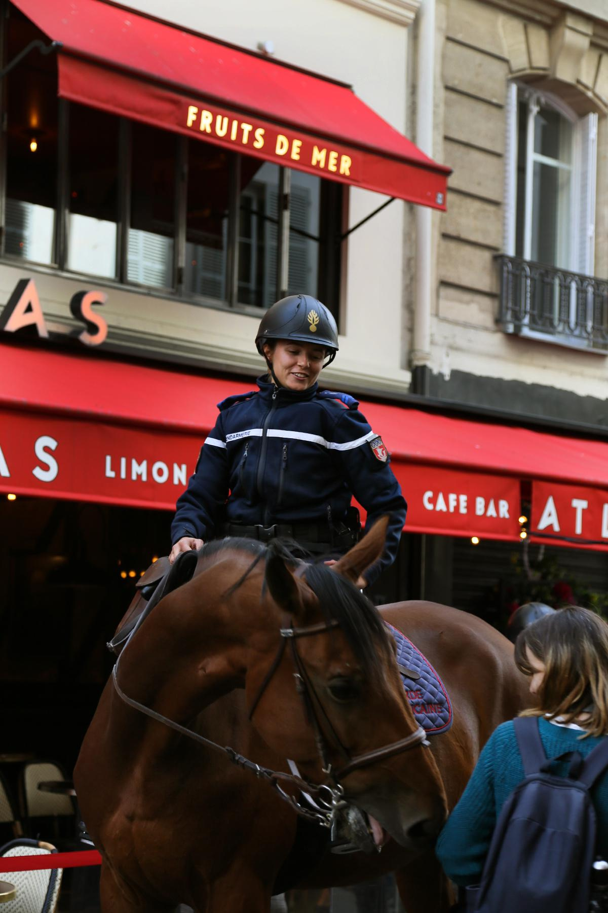 SCÈNES DE LA VIE PARISIENNE. Natalia Bogdanovska. Films et photographie corporate en France