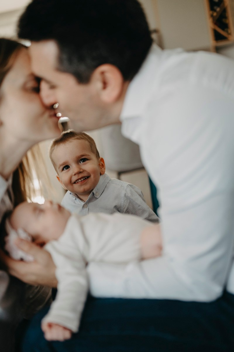 Fotografisanje bebe kod kuce — Milana, Milos, Marko i Mila. Deciji i porodicni fotograf u Beogradu Oksana Skendzic