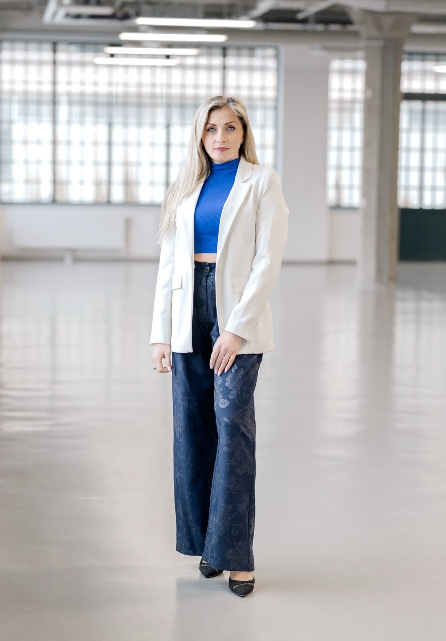 Portrétní fotografka Praha. Dana Lišková — Empathetic Photographer | Introspective Artist |Neurodivergent Coach | Founder of Artepy.cz