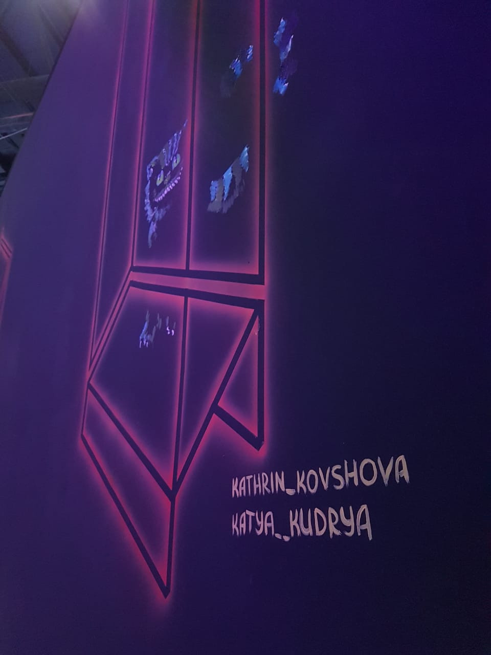 Wallpainting for  Phobia Dubai Escape Games stand on IDEX Exibition. Dubai. 2019 Artistic design: Kathrin Kovshova. Artist  team:  Kathrin  Kovshova, Katya Kudrya.