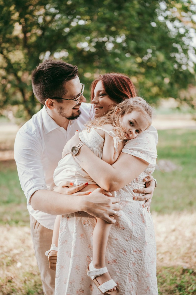 Kristina, Milos i Kalina / porodicno fotografisanje u prirodi. Deciji i porodicni fotograf u Beogradu Oksana Skendzic