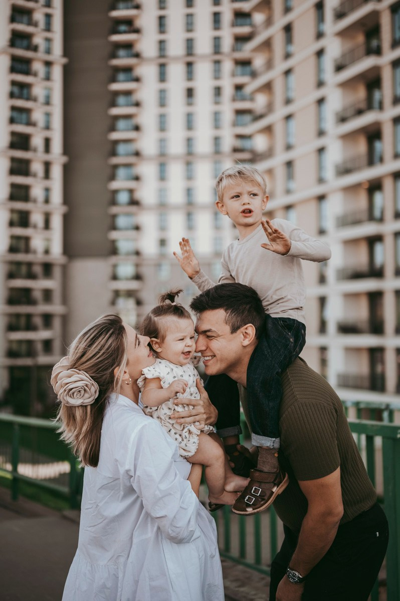 Kristina, Martin, Petra i Novak / porodicno fotografisanje napolju. Deciji i porodicni fotograf u Beogradu Oksana Skendzic