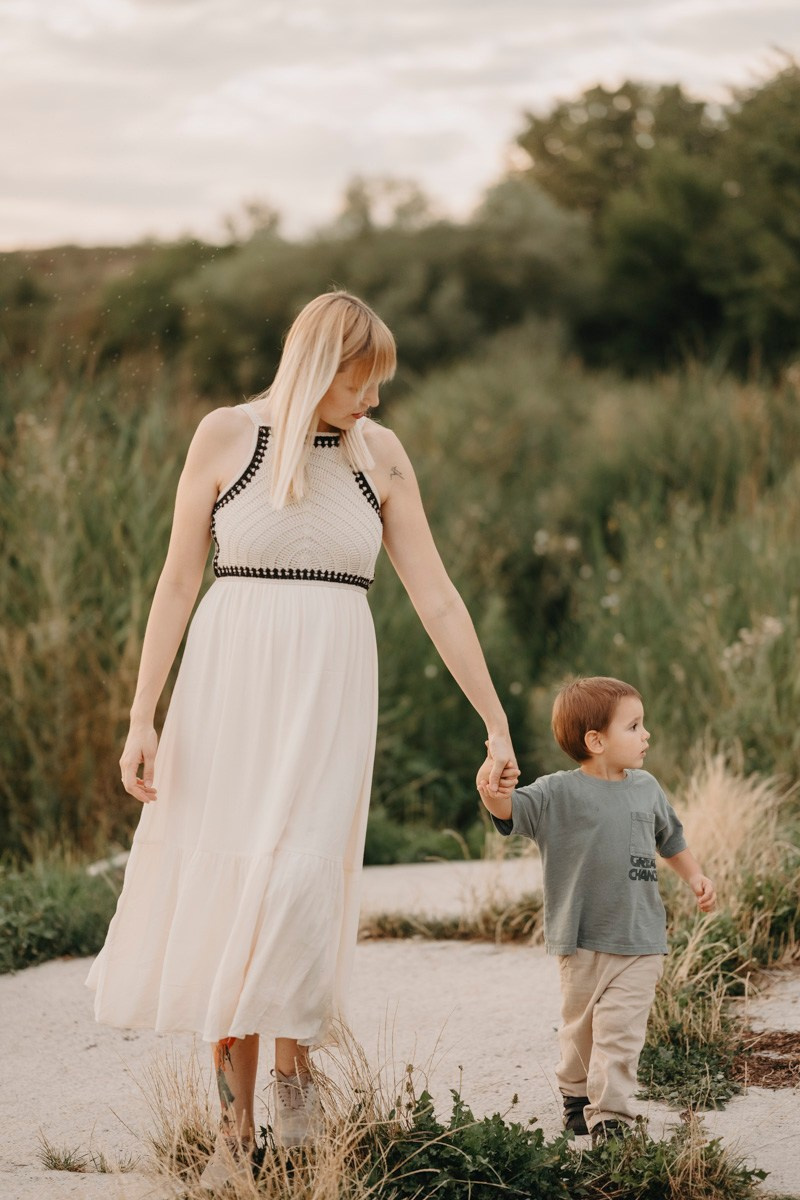 Dijana, Relja i Teo / porodicno fotografisanje napolju. Deciji i porodicni fotograf u Beogradu Oksana Skendzic