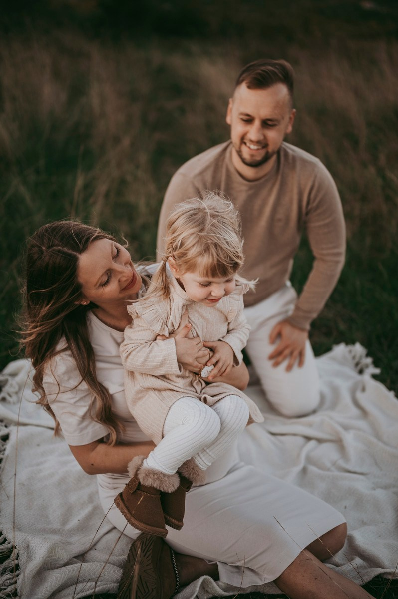 Milena / trudnicko fotografisanje sa porodicom. Deciji i porodicni fotograf u Beogradu Oksana Skendzic