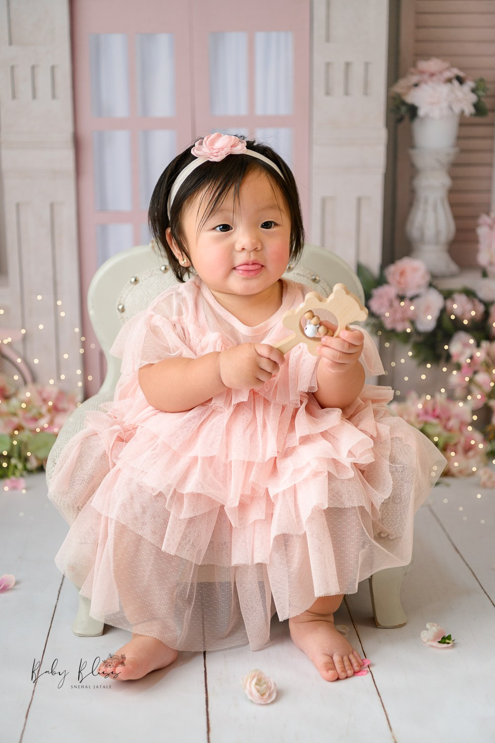Cake smash / prebirthday. Best Newborn photography Doha Qatar | Home service available | Book now