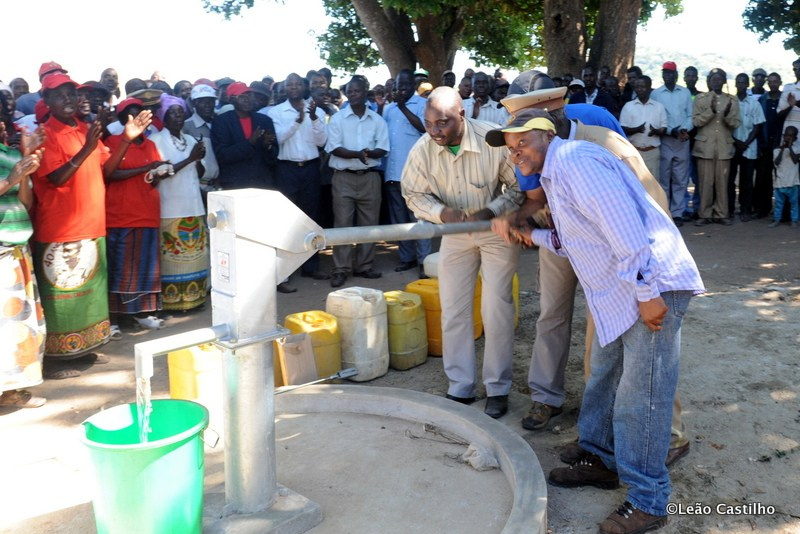 Photos of volunteer work in Mozambique. Simbahalu