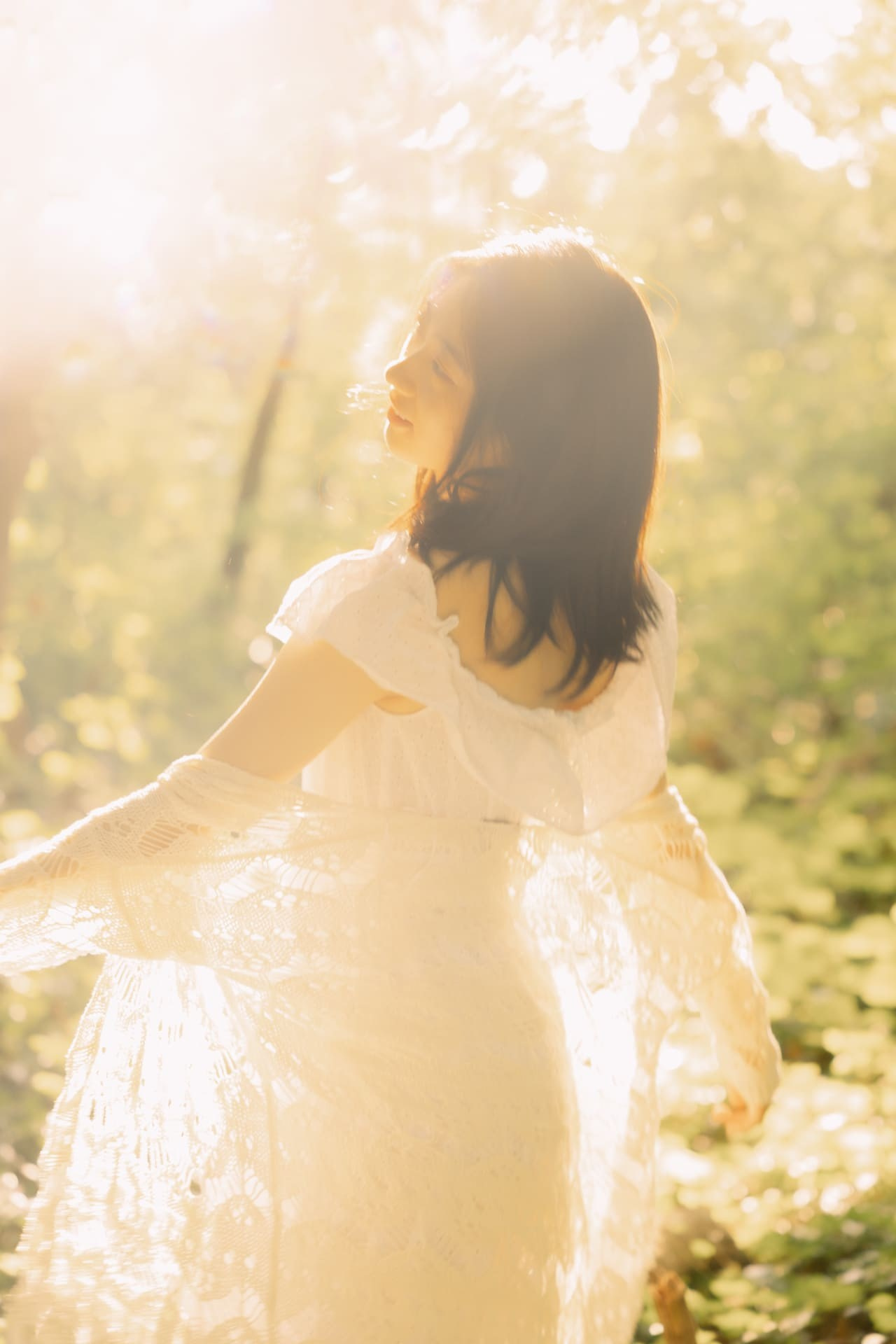 Natural portraits by the sea and in Dutch parks. Romantic & Soulful Photography by Natalia Olhova in Rotterdam