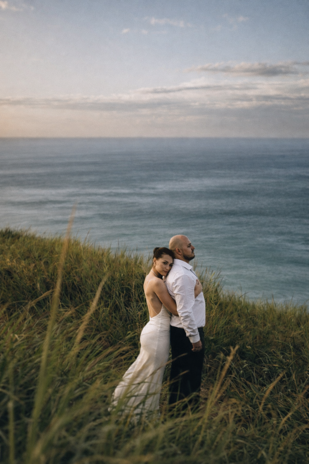 Фотосессия пары на пляже в Римини, романтический момент у моря