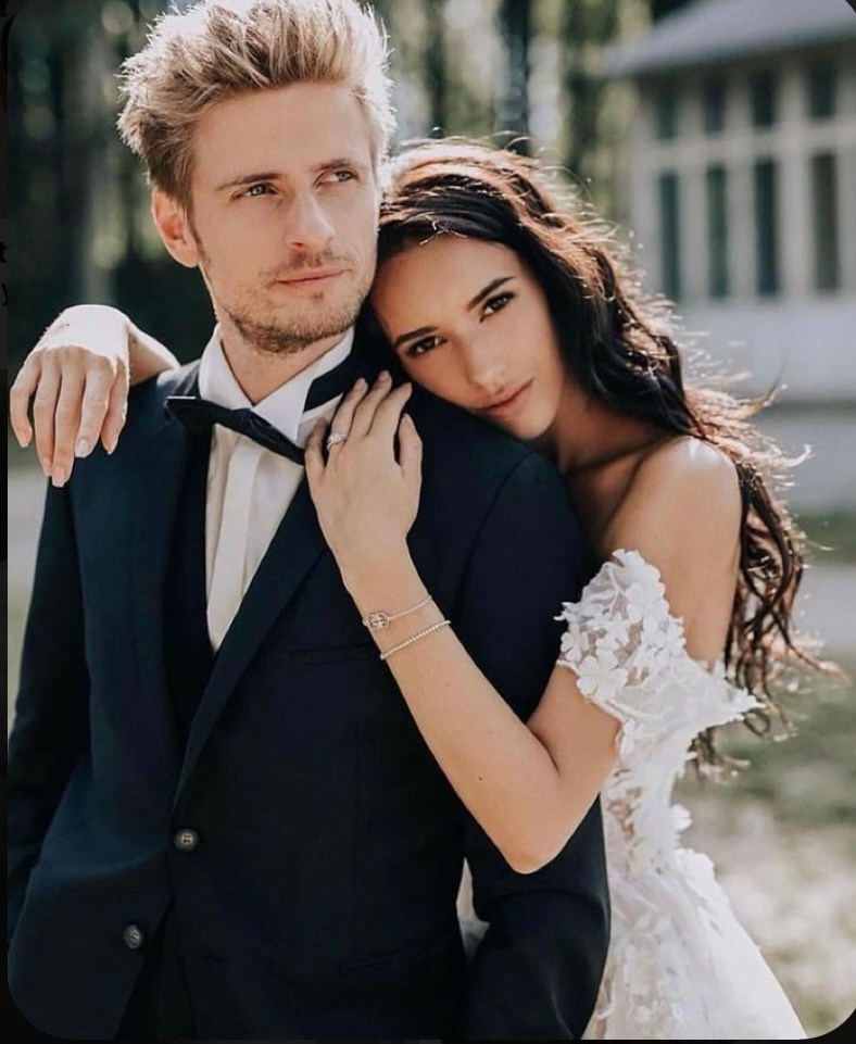 Posa di base per un servizio fotografico di coppia