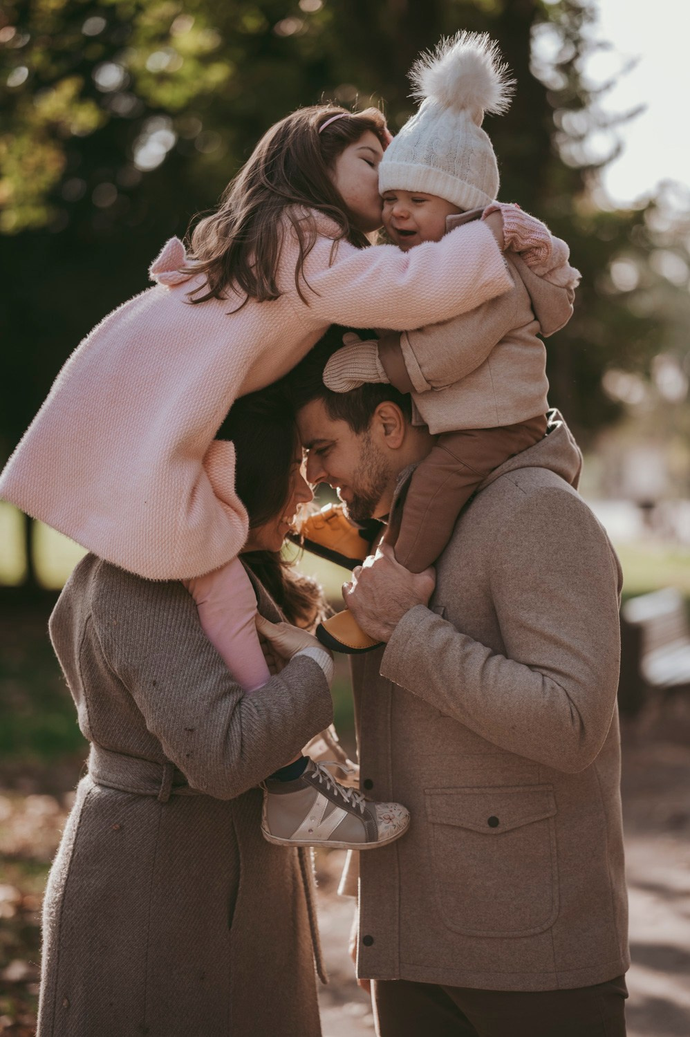 Iva, Ivan, Tara i Stefan — porodicno fotografisanje napolju. Deciji i porodicni fotograf u Beogradu Oksana Skendzic
