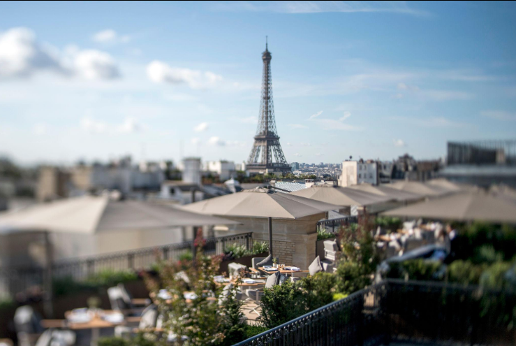 Best Rooftop Terraces in Paris for Proposal Photography & Luxury Photo Shoots (2026 Guide). Photographe à Paris