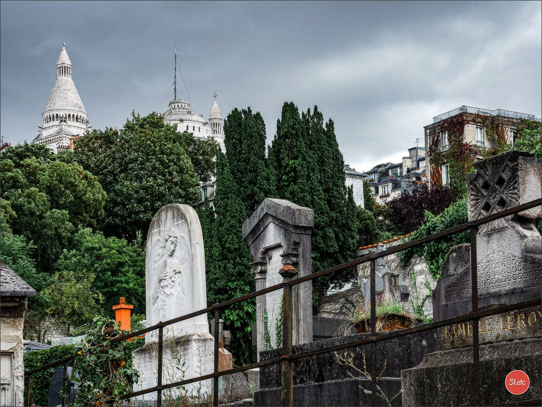 Saint-Vensant cemetery in Paris near Montmartre. Photographe à Strasbourg | Portraits, Studio, Enfants, Événements