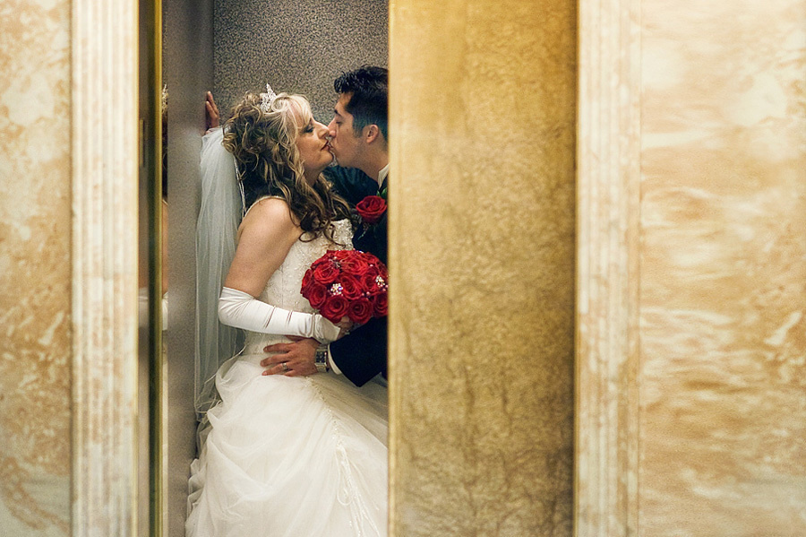 Linda & Mike – Halloween Wedding (10.31.08). Emin Kuliyev — Award-Winning Wedding Photojournalist NYC & USA | Best Wedding Photographer Known for Candid, Timeless Moments