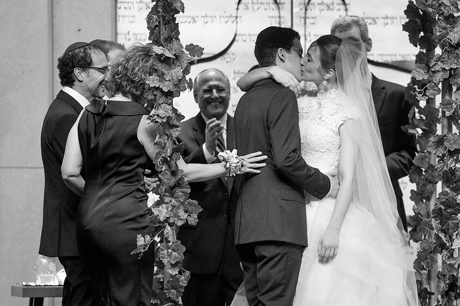 Genevieve & Josh– June 3rd,2012 – Minneapolis (Minnesota). Emin Kuliyev — Award-Winning Wedding Photojournalist NYC & USA | Best Wedding Photographer Known for Candid, Timeless Moments