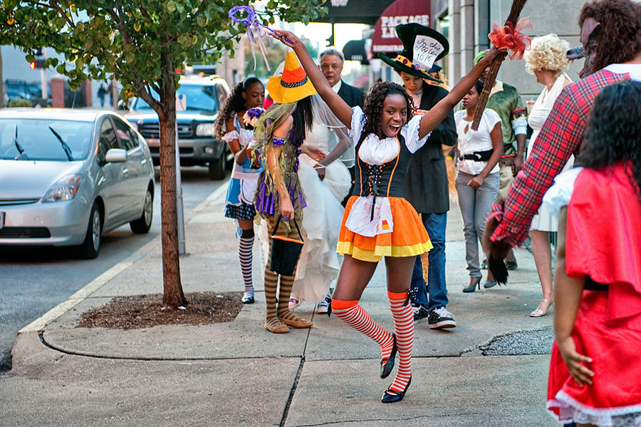 Rona & Charles (October 24, 2009) Halloween wedding – Saint Louis, Mis. Emin Kuliyev — Award-Winning Wedding Photojournalist NYC & USA | Best Wedding Photographer Known for Candid, Timeless Moments