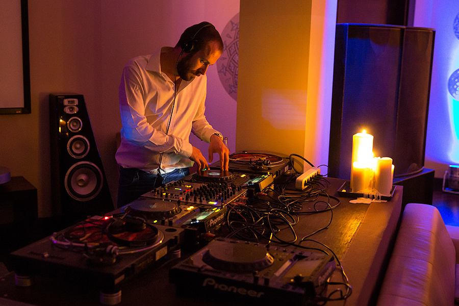 Margo & Alexey – (February, 2nd, 2013) Moscow (Russia). Emin Kuliyev — Award-Winning Wedding Photojournalist NYC & USA | Best Wedding Photographer Known for Candid, Timeless Moments