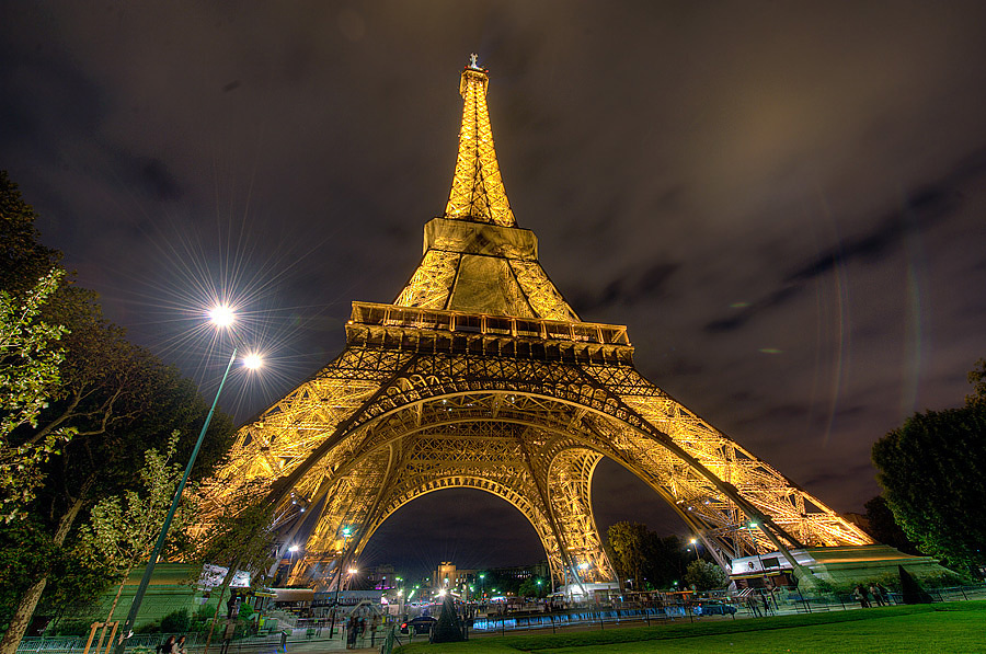 Masha & Andrey – October 3rd, 2009 – Paris (France). Emin Kuliyev — Award-Winning Wedding Photojournalist NYC & USA | Best Wedding Photographer Known for Candid, Timeless Moments