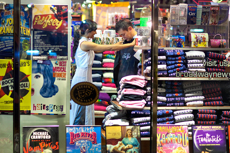 Sheela & Yuang – Engagement – 08/04/2009. Emin Kuliyev — Award-Winning Wedding Photojournalist NYC & USA | Best Wedding Photographer Known for Candid, Timeless Moments