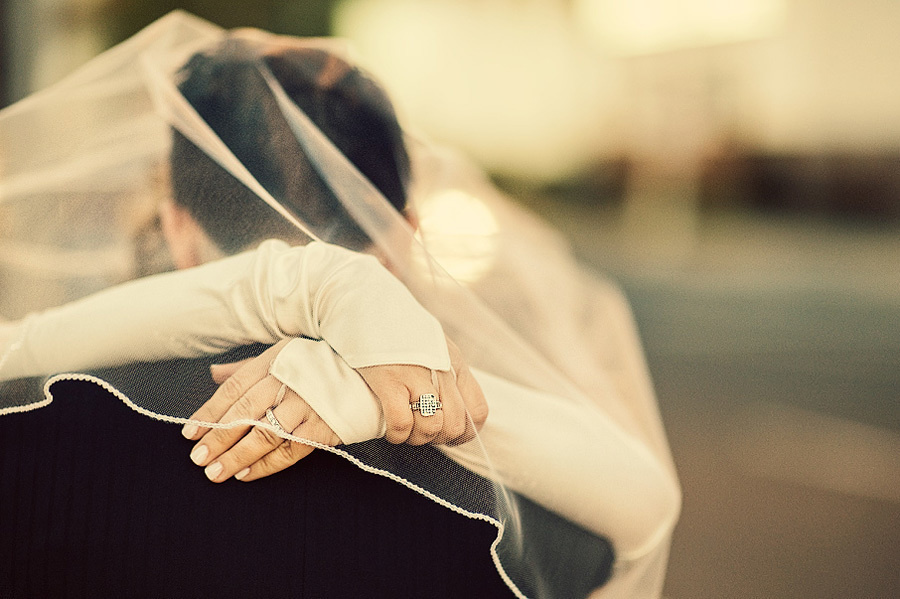 Linda & Mike – Halloween Wedding (10.31.08). Emin Kuliyev — Award-Winning Wedding Photojournalist NYC & USA | Best Wedding Photographer Known for Candid, Timeless Moments
