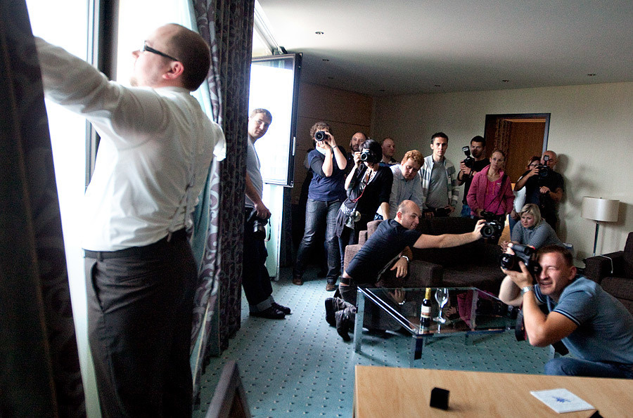 My Workshop in Düsseldorf (Germany) – Behind the scene. Emin Kuliyev — Award-Winning Wedding Photojournalist NYC & USA | Best Wedding Photographer Known for Candid, Timeless Moments