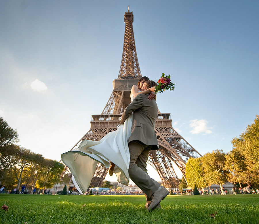 Masha & Andrey – October 3rd, 2009 – Paris (France). Emin Kuliyev — Award-Winning Wedding Photojournalist NYC & USA | Best Wedding Photographer Known for Candid, Timeless Moments