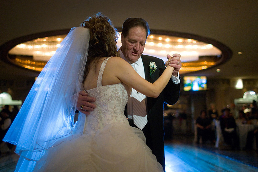 Linda & Mike – Halloween Wedding (10.31.08). Emin Kuliyev — Award-Winning Wedding Photojournalist NYC & USA | Best Wedding Photographer Known for Candid, Timeless Moments
