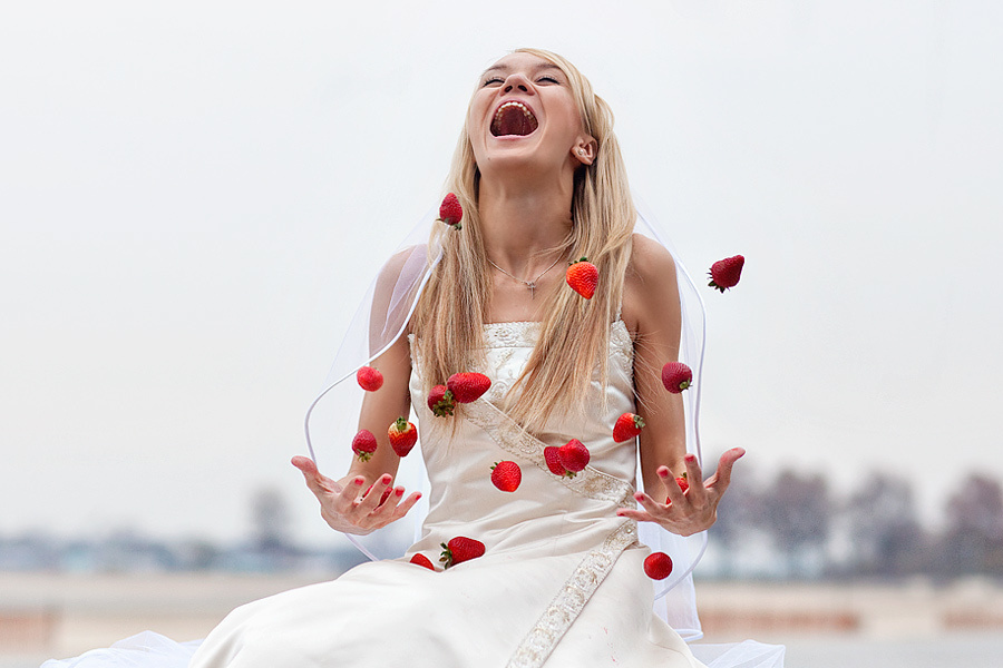 Trash The Dress – (Bronx, November 13th, 2009). Emin Kuliyev — Award-Winning Wedding Photojournalist NYC & USA | Best Wedding Photographer Known for Candid, Timeless Moments
